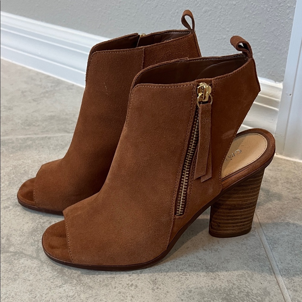 • Gianni Bini Tan Peep-Toe Heeled Boots, size 8 •